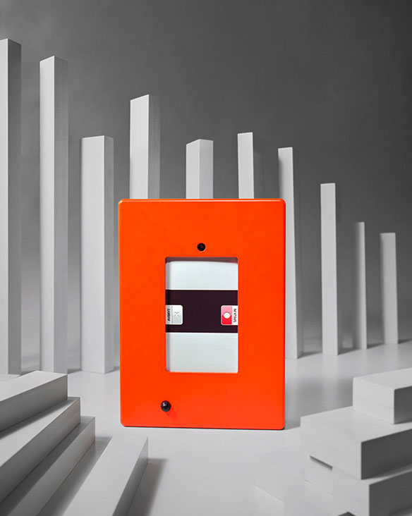 Reklamfotografi av en digitalbox för Kommunikation, ett hjälpmedel för registrering av konsumenters åsikter och upplevelser.