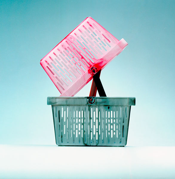 Produktfotografi av två taxfreekorgar staplade på varandra